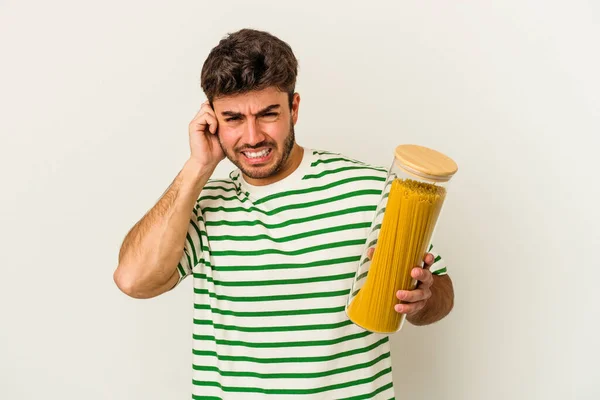 Mujer Joven Caucásica Sosteniendo Tarro Pasta Aislado Sobre Fondo Blanco — Foto de Stock