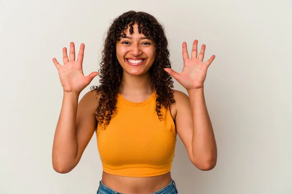 Jong Gemengd Ras Vrouw Geïsoleerd Witte Achtergrond Tonen Nummer Tien — Stockfoto