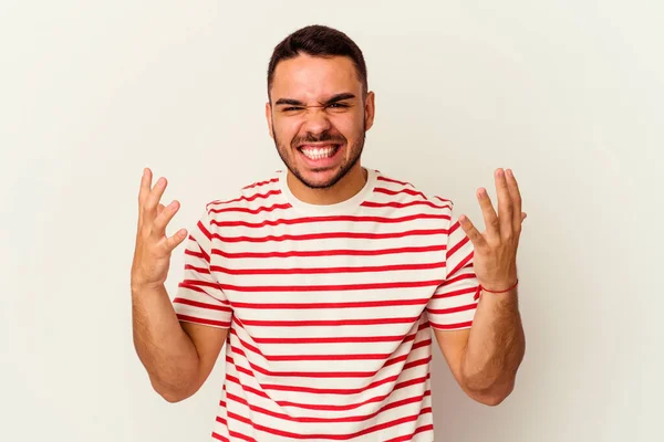 Jeune Homme Caucasien Isolé Sur Fond Blanc Criant Rage — Photo