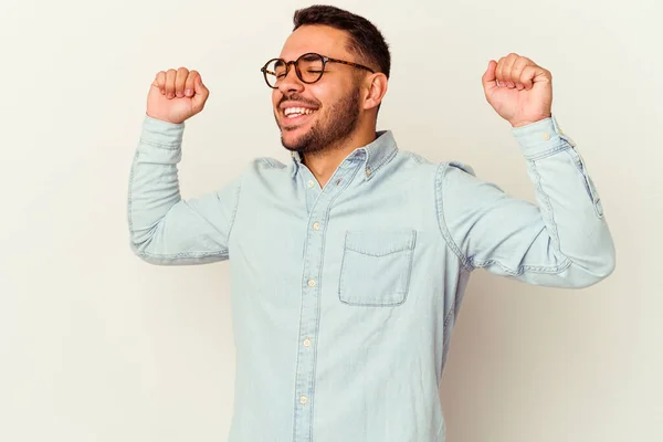 Jonge Blanke Man Geïsoleerd Witte Achtergrond Vieren Een Speciale Dag — Stockfoto