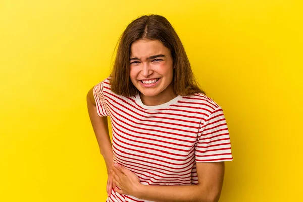 Mulher Branca Jovem Isolado Fundo Amarelo Com Uma Dor Fígado — Fotografia de Stock