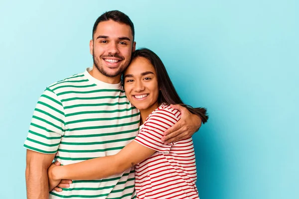 Young Mixed Race Couple Isolated Blue Background — Stock Photo, Image