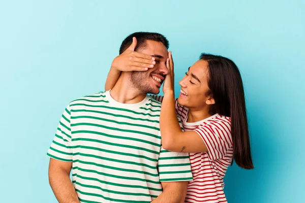 Young Mixed Race Couple Isolated Blue Background — Stock Photo, Image