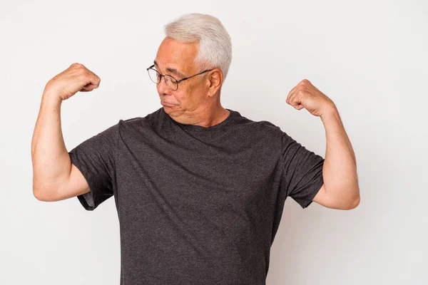 Senior American Mann Isoliert Auf Weißem Hintergrund Zeigt Stärke Geste — Stockfoto