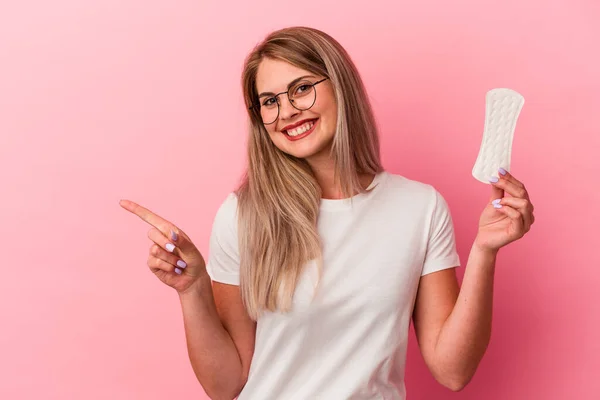 Young Russian Woman Holding Compress Isolated Pink Background Smiling Pointing — Stock Photo, Image