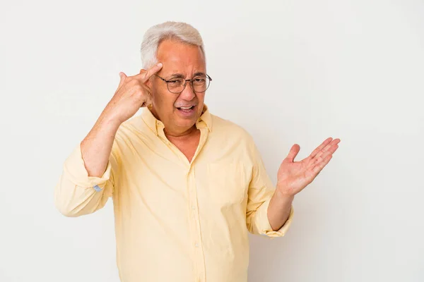 Senior Uomo Americano Isolato Sfondo Bianco Mostrando Gesto Delusione Con — Foto Stock