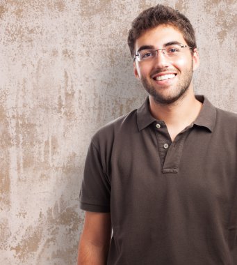 gözlük takan yakışıklı adam