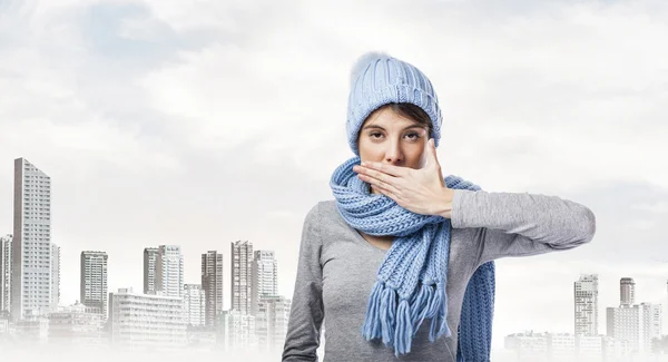 Young woman doing silence gesture — Stock Photo, Image