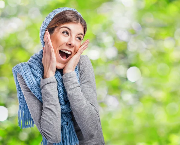 Jonge vrouw met verrast gebaar — Stockfoto