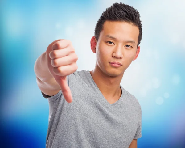 Asijská člověk dělá negativní gesto — Stock fotografie