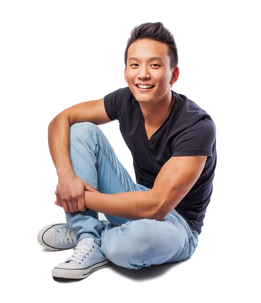 Joven asiático hombre sentado en el suelo —  Fotos de Stock
