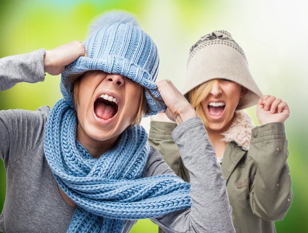 Young women shouting at park — Stock Photo, Image