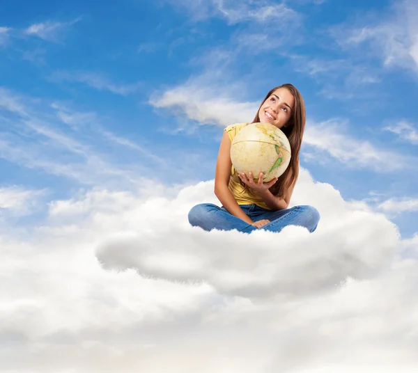 Jovem mulher bonita sentada na nuvem — Fotografia de Stock