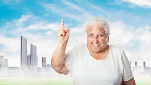 Vieja señalando con el dedo — Foto de Stock