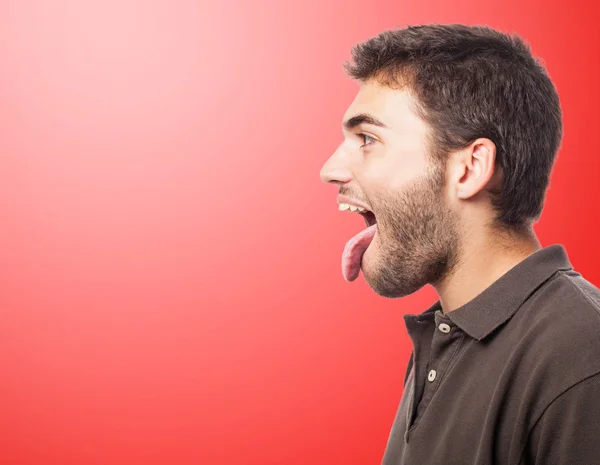 Bonito homem mostrando sua língua — Fotografia de Stock