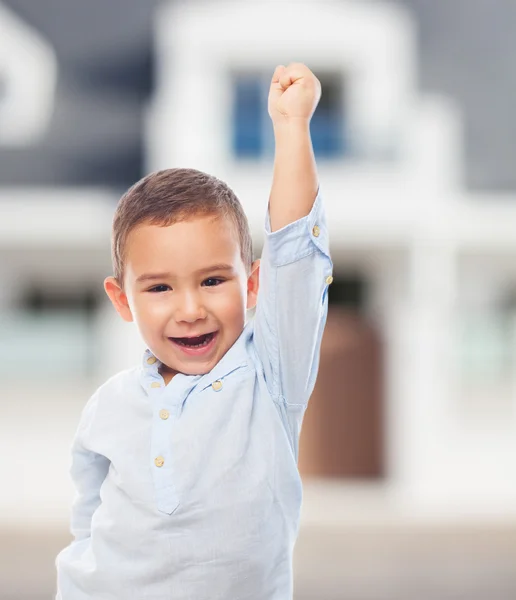 Liten pojke med vinnare gest — Stockfoto