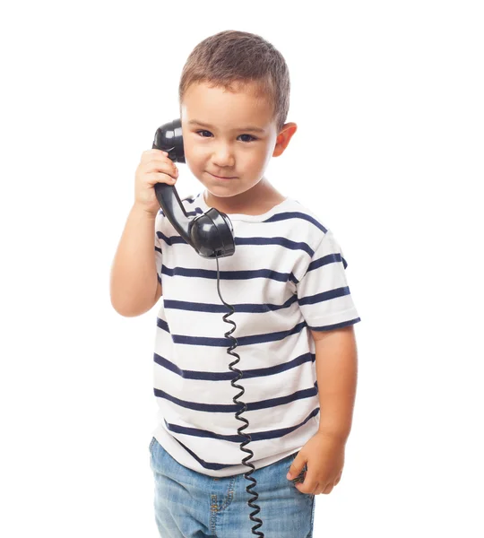Küçük çocuk telefonla konuşuyor — Stok fotoğraf