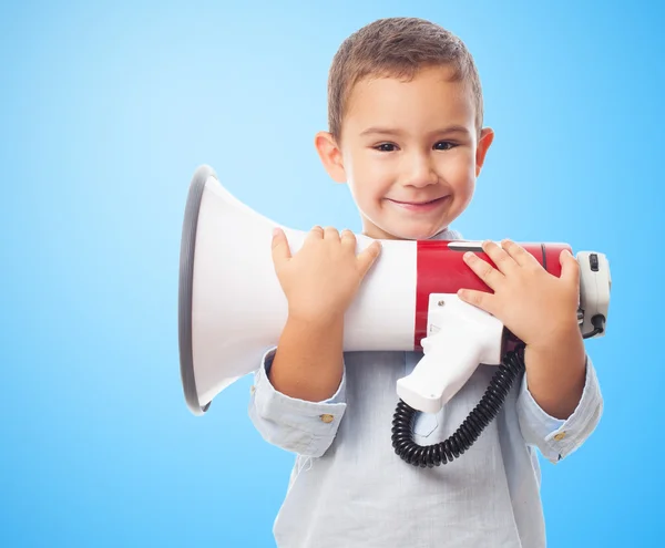 Kleine jongen bedrijf megafoon — Stockfoto