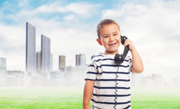 Menino a falar ao telefone — Fotografia de Stock