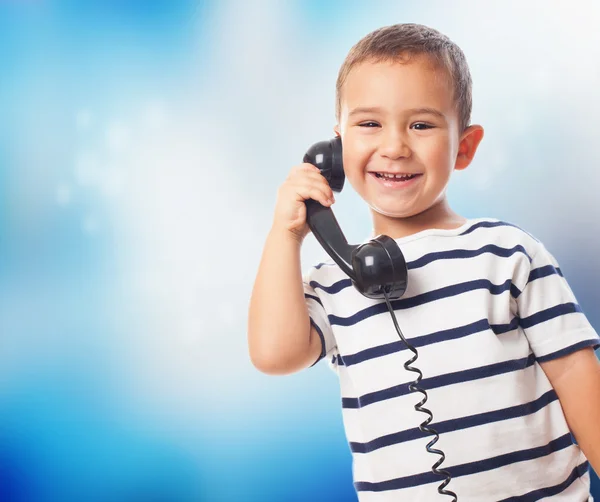 Menino a falar ao telefone — Fotografia de Stock