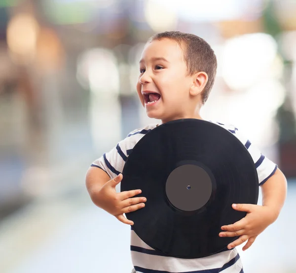 Kleiner Junge mit Schallplatte — Stockfoto