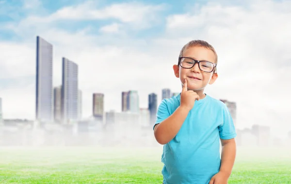 Niño pequeño con gesto de pensamiento — Foto de Stock