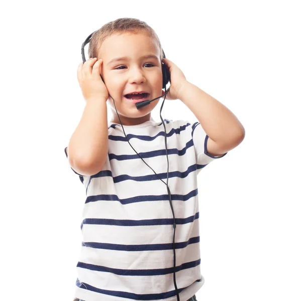 Pequeño niño hablando con auriculares — Foto de Stock