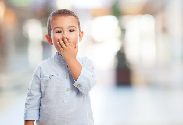 Kleine jongen met verrast gebaar — Stockfoto