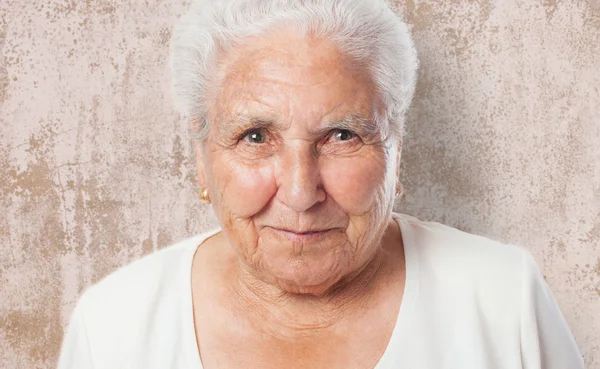 Entzückendes Gesicht einer alten Frau — Stockfoto