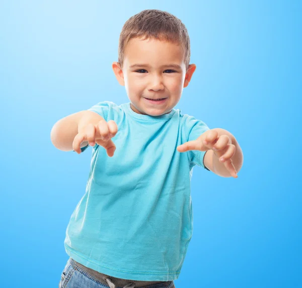 Kleine jongen doen dierlijke gebaar — Stockfoto