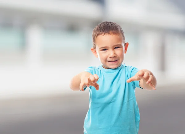 Kleine jongen doen dierlijke gebaar — Stockfoto