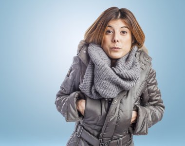 Güzel kız şüphe jest yapıyor