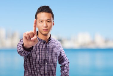 Bir jest yapan Asyalı erkek