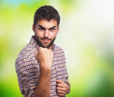 Kazanmak bir jest yapan yakışıklı erkek