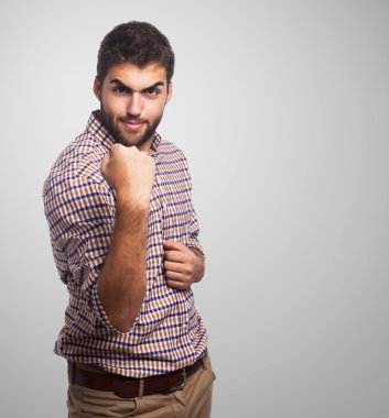 Kazanmak bir jest yapan yakışıklı erkek