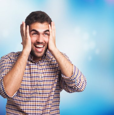 Deli adam kızgın jest yapıyor