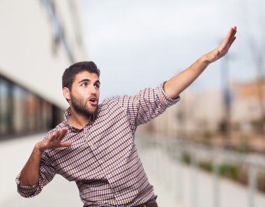 Zafer jest yapan olumlu erkek