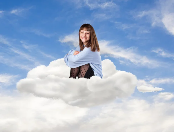 Jeune jolie femme assise sur un nuage — Photo