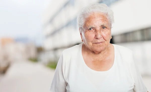 Muhteşem yaşlı kadın yüzü — Stok fotoğraf