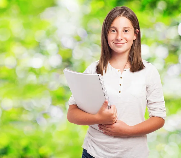 Leuk meisje bedrijf notebook — Stockfoto