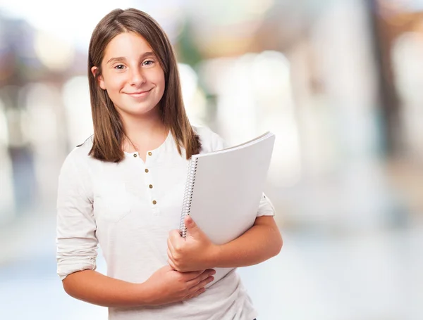 Leuk meisje bedrijf notebook — Stockfoto