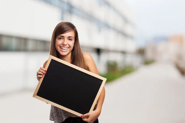 Graziosa studente holding lavagna — Foto Stock