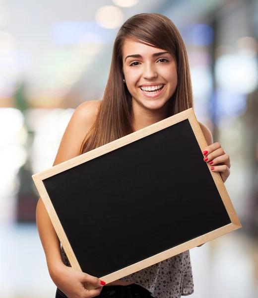 Güzel öğrenci holding kara tahta — Stok fotoğraf