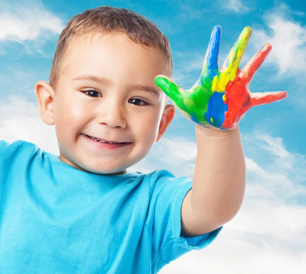 Schattige jongen met handen verf — Stockfoto