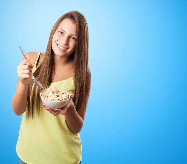 Chica bonita comiendo cereales —  Fotos de Stock