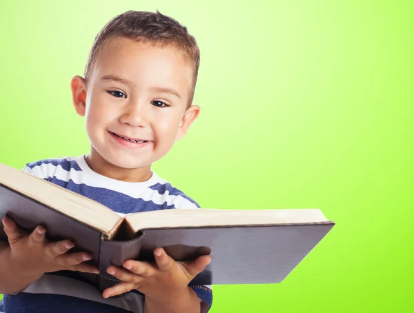 귀여운 아이가 들고 큰 책 — 스톡 사진
