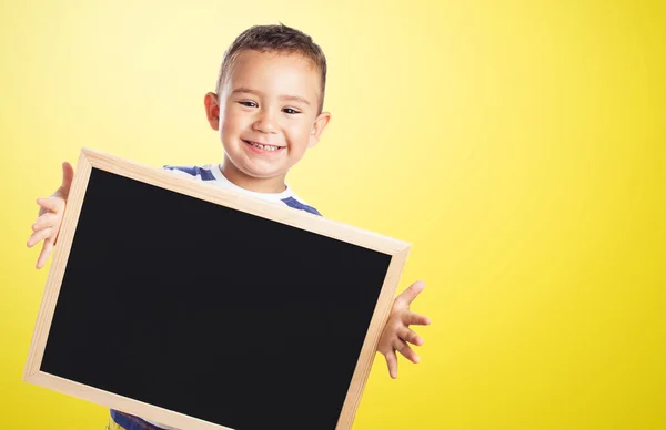 Schattige jongen bedrijf schoolbord — Stockfoto