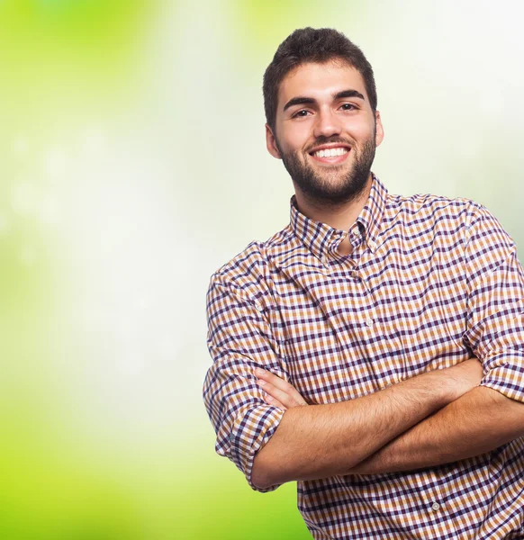 Joven con los brazos cruzados — Foto de Stock