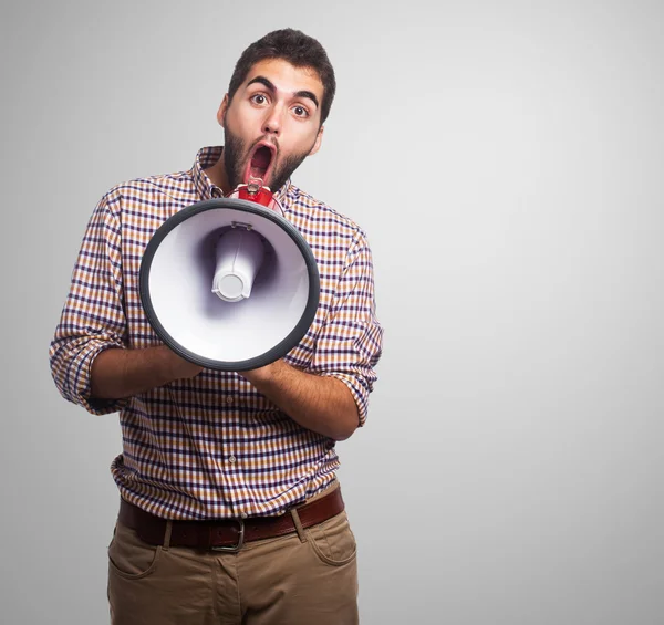 Knappe jonge man met een megafoon — Stockfoto