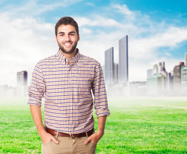 Joven guapo sonriendo —  Fotos de Stock